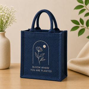 Sac cadeau non tissé bleu marine Bloom Where You Are Planted, sac fourre-tout écologique avec motif floral - Product Image 1