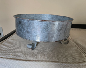 Bandeja Redonda Profunda de Metal Galvanizado Rústico, Bandeja de Almacenamiento de Metal Estilo Rústico Vintage, Acero Galvanizado con Acabado Desgastado - Product Image 6