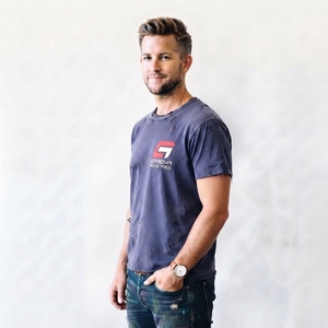 Camiseta de Hombre de Alta Calidad con Efecto Desgastado, Corte Holgado, Estilo Casual, con Servicio OEM, Soluciones de Fabricación con Marca Personalizada - Product Image 4