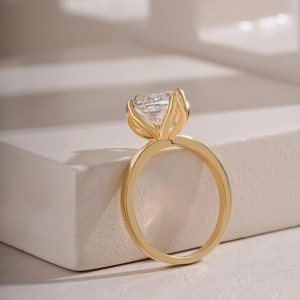 Elegante Anillo de Compromiso con Diamante Cultivado en Laboratorio, Corte Princesa, Joyería Fina con Certificación IGI y Claridad VVS para Mujer - Product Image 3