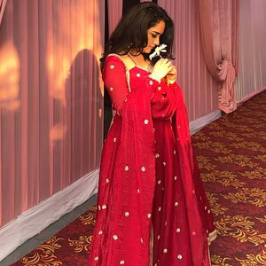 Compra al por mayor: Vestido Anarkali de seda Fandy de alta calidad con vuelo de 3.5m, bordado y lentejuelas, traje étnico completamente cosido. - Product Image 1