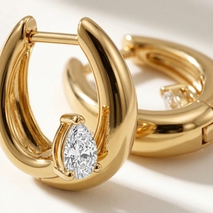Pendientes de aro gruesos con diamantes cultivados en laboratorio de corte pera, pendientes de aro tipo huggie con acento solitario en forma de lágrima, pendientes delicados para uso diario, pendientes redondos. - Product Image 2