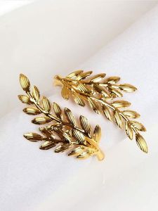 Anillo para servilletas de metal texturizado diseñado para añadir profundidad e interés a los arreglos de la mesa de comedor - Product Image 5