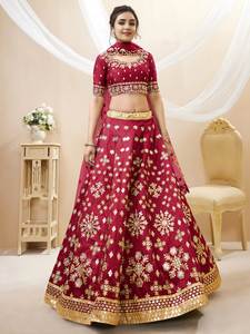 Magnífico Lehenga Choli de Seda con Bordado Tradicional en Foil y Zari, Fabricante de Surat a Precio de Mayoreo - Product Image 3
