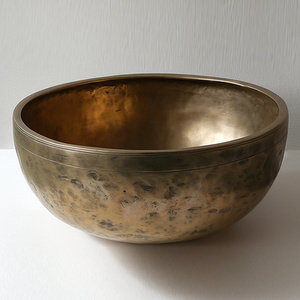 Bol chantant tibétain doré de haute qualité, fait à la main, en métal, provenant de l'Himalaya, pour le yoga et la méditation, taille personnalisable - Product Image 1