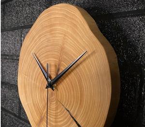 Reloj de Pared de Madera Rústico Único, Hecho a Mano con Tronco Natural, Decoración Asimétrica para el Hogar al Mejor Precio - Product Image 3