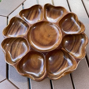 Plateau tournant en bois fait main en forme de fleur avec 7 compartiments, grain de bois naturel poli, design Wabi Sabi - Product Image 1