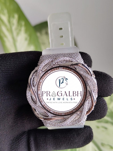 นาฬิกาเพชรหรู Pragalbh Jewels ประดับเพชรเต็มหน้าปัดลายดอกไม้ ตัวเรือนสแตนเลส สายยาง เหมาะสำหรับงานปาร์ตี้และสวมใส่ในชีวิตประจำวัน - Product Image 2