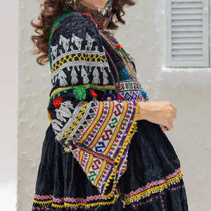 Vente en gros de robes afghanes Kuchi, tissu de qualité supérieure, broderie, patchwork, design long jusqu'au sol, motif naturel, robe afghane - Product Image 4