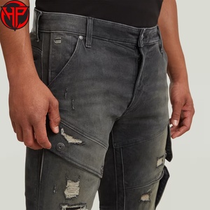 Jean en denim déchiré et patchwork pour homme, taille mi-haute, coupe slim droite, délavé, avec poches cargo boutonnées, style streetwear - Product Image 5