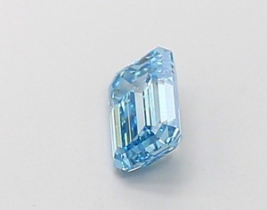 Diamant CVD bleu vif fantaisie taille émeraude de 0,56 carat, clarté VS1, excellente taille, pierre précieuse cultivée en laboratoire pour la création de bijoux fins - Product Image 3