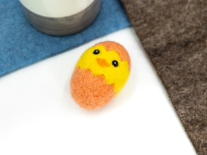 ของตกแต่งอีสเตอร์รูปไข่ลูกเจี๊ยบสีเหลืองทำมือจากผ้าสักหลาดและไหมพรม  ของประดับตกแต่งรูปนกขนาดเล็ก  ของตกแต่งพวงมาลัยจากผ้าสักหลาดสำหรับเด็ก - Product Image 6