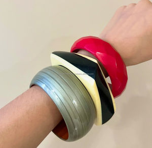 Nouveaux bracelets en résine épais pour femmes, bijoux fantaisie tendance, fournisseur en gros - Product Image 1