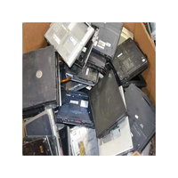Ordinateurs portables en vrac, unités informatiques variées pour le recyclage, la remise à neuf et la formation technique