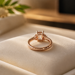 Anillo de Compromiso de Moissanita para Mujer, Corte Esmeralda Clásico, Anillo de Propuesta con Diamantes, Chapado en Oro Rosa de 14K, Anillo de Boda - Product Image 3