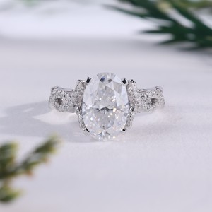 Anillo de Compromiso con Diamante Cultivado en Laboratorio de Corte Ovalado, Clásico, en Oro Blanco, con Banda Pavé Infinita, Anillos de Boda, Joyería Fina - Product Image 1