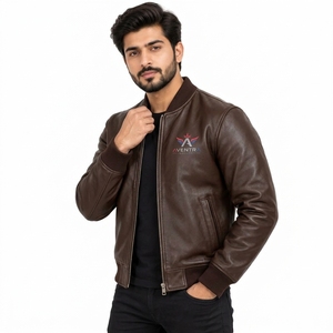 Veste en cuir tendance pour homme, fabriquée avec des matériaux durables et une construction confortable, offrant une tenue fiable, des détails propres et une finition lisse. - Product Image 5