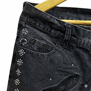 Shorts de mezclilla negros lavados con pedrería, bordado personalizado, tachuelas, dobladillo deshilachado, estilo urbano, casuales, para hombre y mujer - Product Image 3