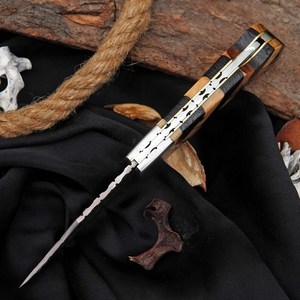 Cuchillo Plegable de Acero Damasco Premium Hecho a Mano por UA Supplies, Mango de Madera, Hoja con Punta de Clip, Grosor de 0.5mm, Personalizable OEM - Product Image 3