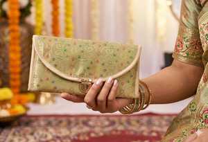 Bolso de mano de seda Banarasi premium, hecho a mano, étnico, para fiestas de noche y bodas, OEM, venta al por mayor, suministro global - Product Image 4