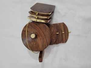 Ensemble de 6 dessous-de-verre en bois faits à la main, avec support en bois, par Universal Overseas - Product Image 4