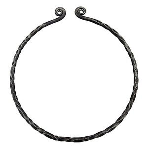 Broche Torc Ouvert en Acier Damas Forgé par un Fermeur, Finition Antique Foncée, Bijou d'Histoire OEM - Product Image 2