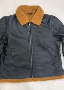 Veste en cuir de qualité supérieure pour homme avec fermeture éclair et doublure en fourrure confortable pour la chaleur hivernale, veste de style universitaire - Product Image 5