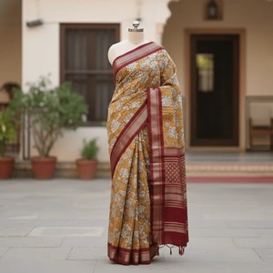 Sari de algodón Kalamkari de calidad de exportación con estampado floral de mostaza y borde marrón, tradicional, impreso a mano, disponible al mejor precio. - Product Image 1