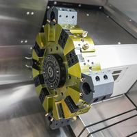 Tour CNC LK-200L, stable et capable de fonctionnement à haute température pour les pièces aérospatiales de précision.