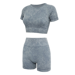 Ensemble sportif 2 pièces noir pour femme : Crop top à manches courtes et short taille haute en maille respirante – Printemps-Été - Product Image 4