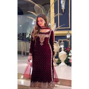 Ensemble haut et bas pour femmes de créateur Dupatta avec broderie lourde Séquence Travail Look élégant - Product Image 1