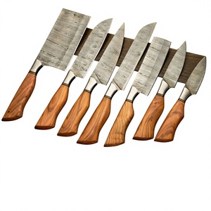 Juego de 7 Cuchillos de Acero de Damasco de 67 Capas Hechos a Mano, Cuchillos de Cocina Profesionales para Chef, Mangos de Madera, Diseño Ambidiestro - Product Image 1