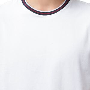 เสื้อยืดคอกลมชาย แขนสั้น ผ้าฝ้ายสีขาวล้วน แต่งขอบคอแบบริบ  สไตล์ลำลอง สตรีทแวร์  รับผลิตจากโรงงานโดยตรง (OEM) - Product Image 3