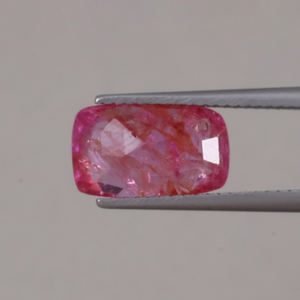 พลอยทับทิมสีชมพูธรรมชาติแบบขายส่ง น้ำหนัก 5.28 กะรัต เกรด AAA รูปทรงคุชชั่น ขนาด 12.5x7.5 มม. สีอ่อน ได้รับการรับรองจาก IGI สำหรับทำเครื่องประดับ - Product Image 3