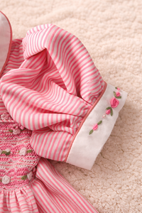 Hermoso vestido rosa a rayas con diseño geométrico y bordado floral para bebés, perfecto para la temporada de verano. - Product Image 3