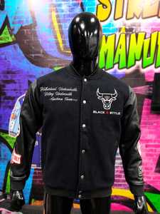 Blouson Bomber Varsity en Chenille Noire Épaisse pour Homme avec Manches en Cuir de Mouton et Logo Brodé – Style Hiver Streetwear - Product Image 2