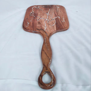 Planche à découper rectangulaire en bois massif de haute qualité, personnalisée, en stock pour une utilisation en cuisine, accessoire unique et élégant, sur mesure - Product Image 1