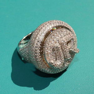 แหวนหมั้นแบบกำหนดเองพร้อมชื่อ  ทำจากเงินแท้ 925 ชุบโรเดียม  ดีไซน์ฮิปฮอป  ของขวัญวันครบรอบแต่งงาน  แบบฝังเพชรแบบคลัสเตอร์และแบบกรงเล็บ - Product Image 2