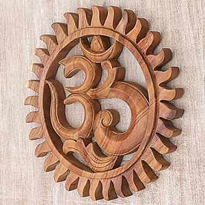 Adorno de Pared con la Símbolica Om, Hecho a Mano con Madera de Mango |   Símbolo Om de Madera para Decoración del Hogar |   Arte Espiritual Hindú para Pared - Product Image 3