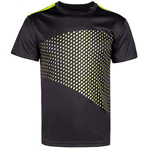 Camiseta negra de alto rendimiento con un llamativo gráfico de mosaico de diamantes en degradado verde lima y franjas de contraste en los hombros. - Product Image 1