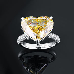 Anillo de Compromiso de Lujo Unisex AMBER JEWELS con Moissanita Corte Corazón, Plata 925, Bañado en Plata, Engaste de Garras - Product Image 5