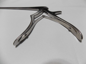 Forceps micro-laryngéens tubulaires à action tubulaire, à embout rond, 2 mm, en acier inoxydable, instruments médicaux ORL - Product Image 3