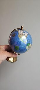 Globo terráqueo de acero inoxidable pulido a espejo con detalles del mapa grabados con láser y un pilar de metal sólido y pesado para salas de juntas - Product Image 3