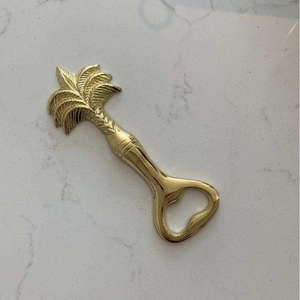 Abridor de Botellas Ergonómico y Elegante de Latón, Diseño Metálico de Moda para Regalo o Uso Personal en Bares, con Logotipo OEM - Product Image 2