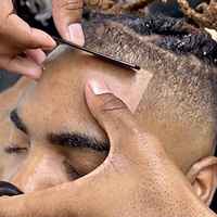 Navaja de barbero alemana de acero inoxidable con mango delgado de plástico y acero para afeitar la barba