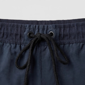 Pantalon décontracté pour homme en polyester léger bleu marine avec cordon de serrage, poches latérales, taille élastique respirante, coupe tricotée pour l'été - Product Image 5