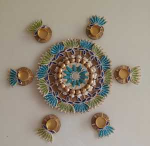 Portavelas de madera tradicional indio hecho a mano, tapete Rangoli, flores artificiales, decoración ecológica para velas de té en exteriores, para el hogar - Product Image 4