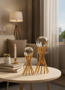 Ensemble d'objets décoratifs comprenant des sphères en verre sur supports dorés, conçu idéalement pour la décoration intérieure et les cadeaux, provenant d'Inde. - Product Image 5