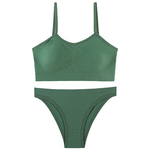 Ensemble de lingerie sans couture pour femme, bralette à maintien léger avec coussinets et culotte en jersey, élasthanne et nylon, lavable en machine - Product Image 3