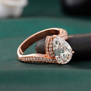 แหวนหมั้นทองคำขาว 14K ประดับเพชรทรงลูกแพร์ 2.29 กะรัต เพชรเลี้ยงในห้องปฏิบัติการ VVS1-VVS2 DEF แบบเดี่ยว ตัวเรือนแบบหนามเตย - Product Image 2